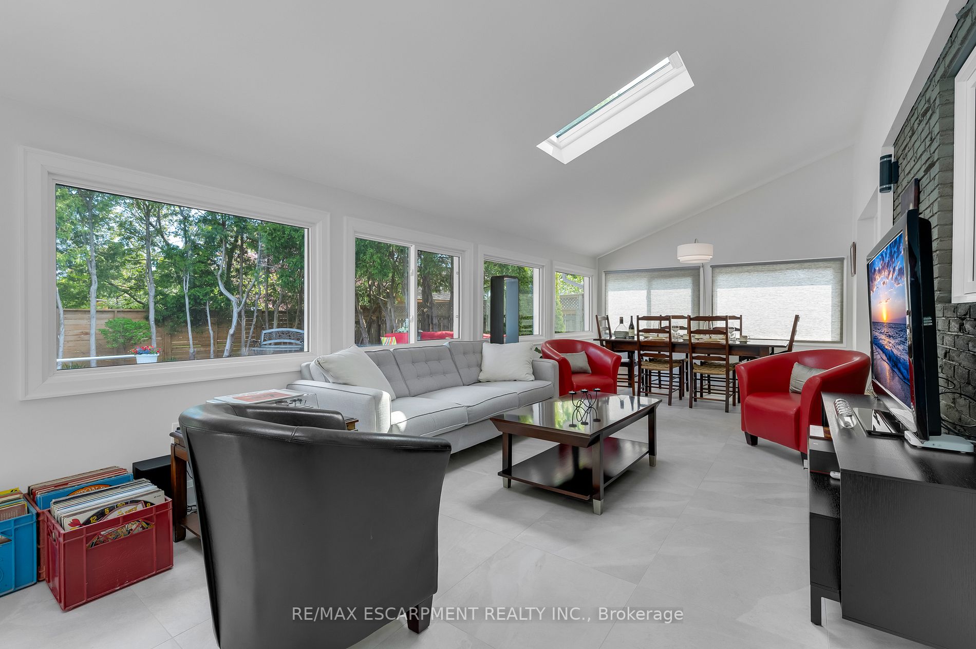 83 Dorchester Dr