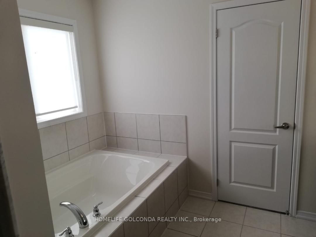 8004 Odell Cres
