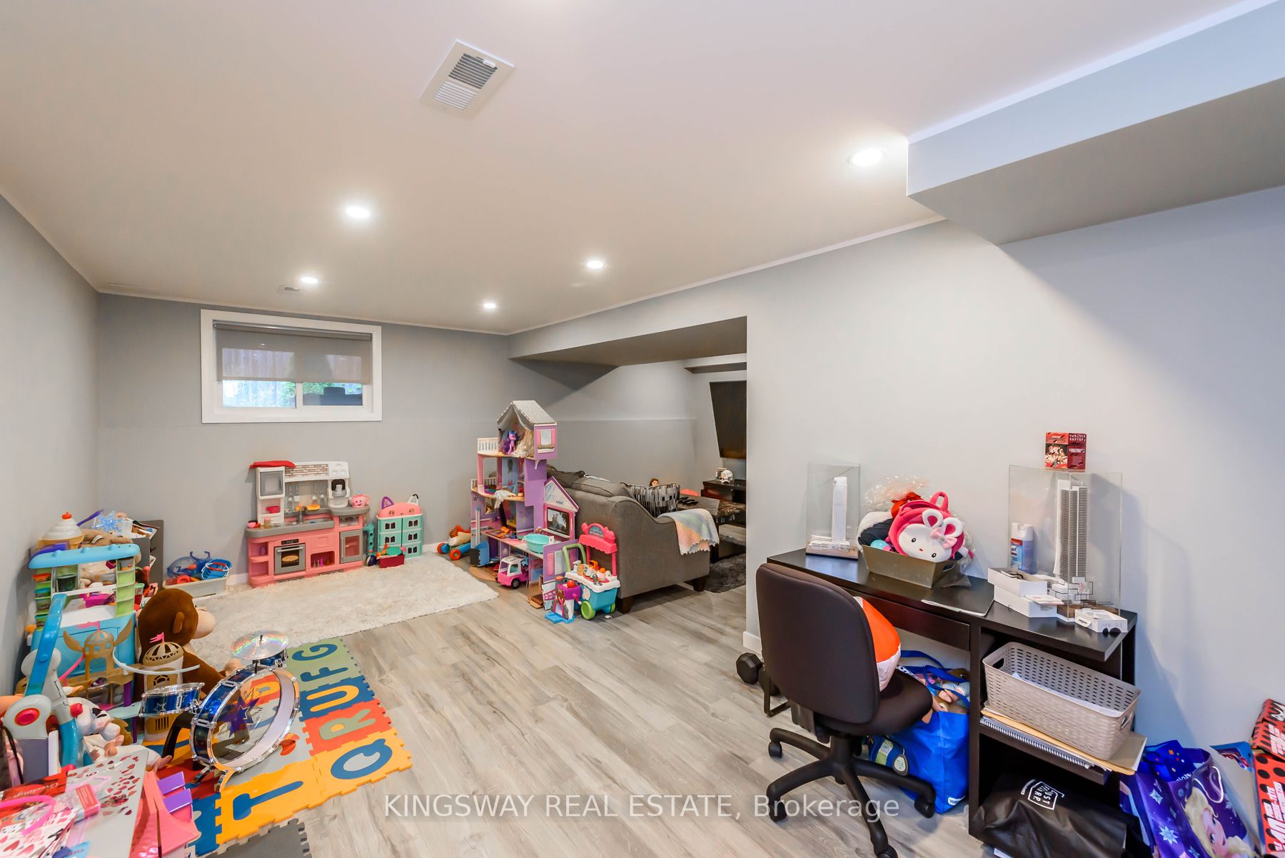 123 Palacebeach Tr