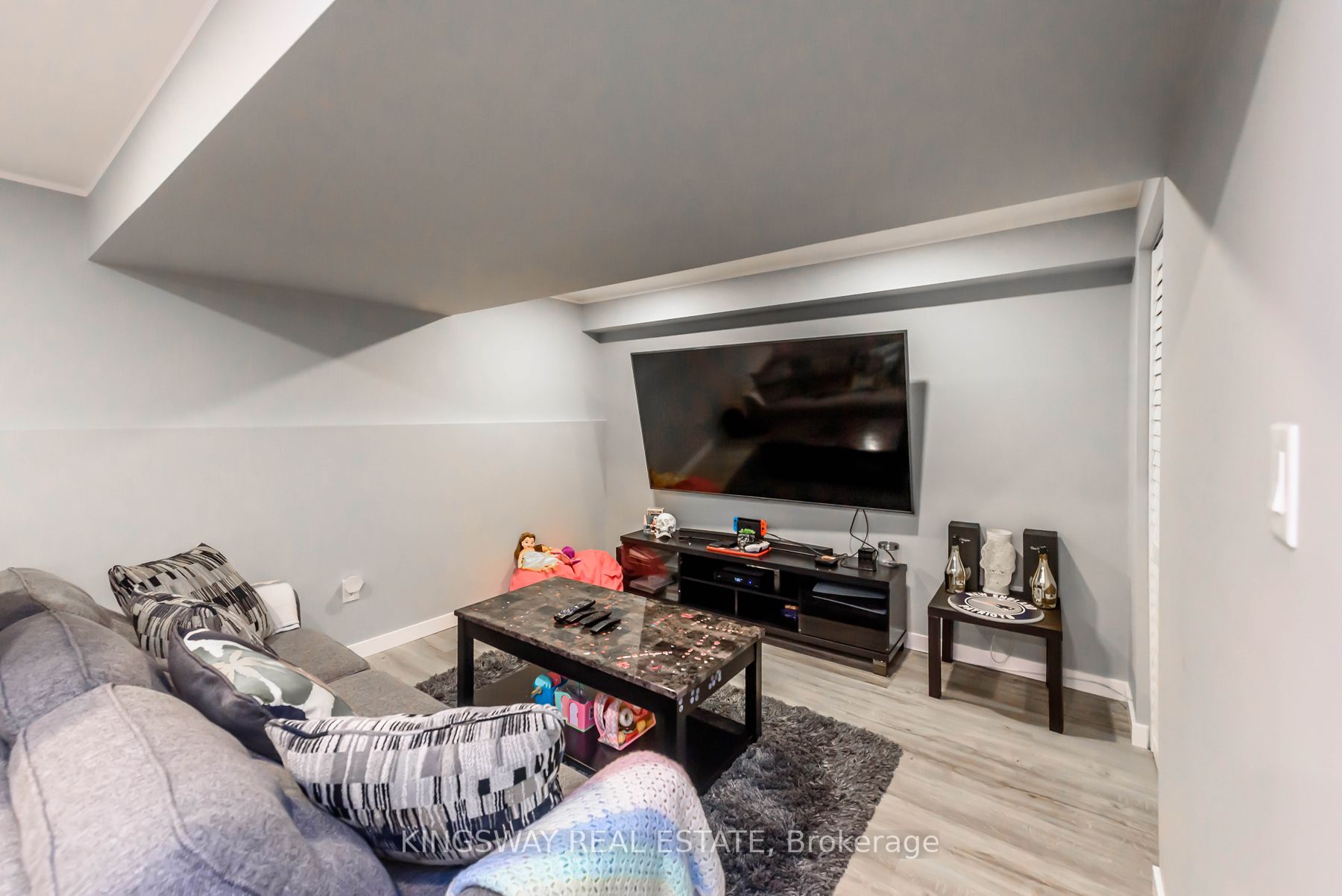 123 Palacebeach Tr