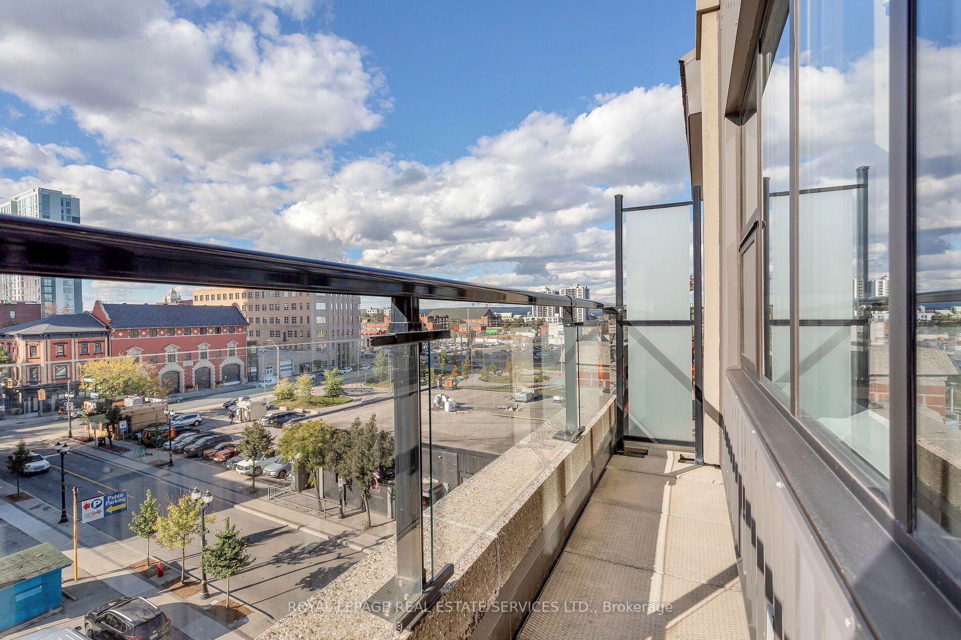 80 King William St, #402