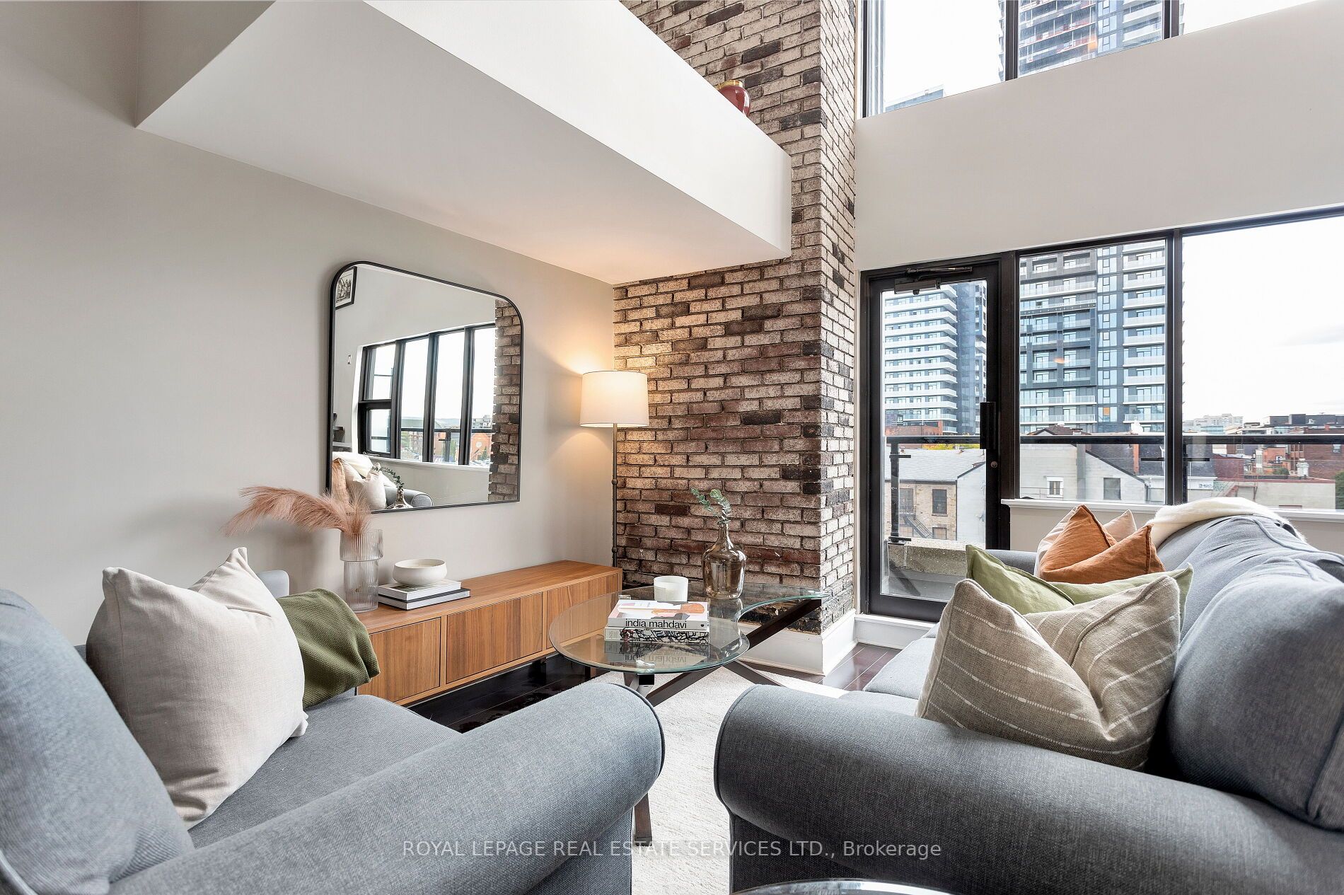 80 King William St, #402