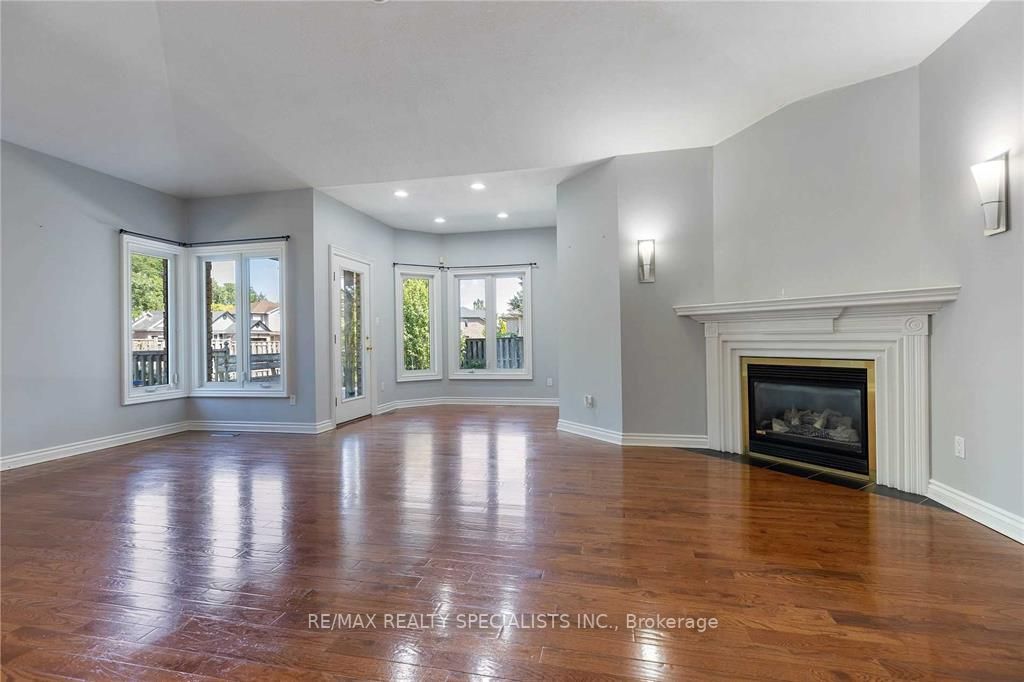 83 Jasmine Dr
