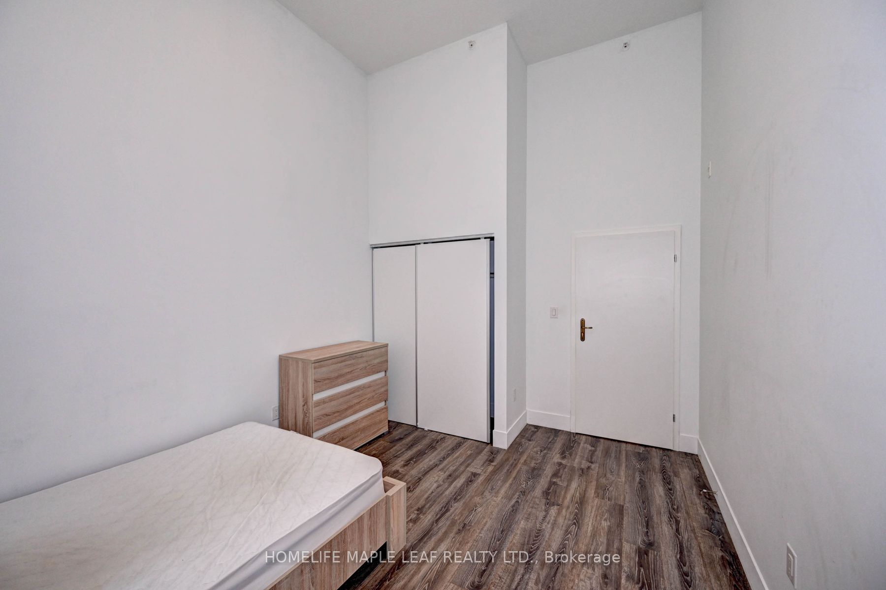 253 Albert St W, #106