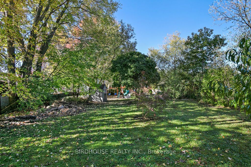 78 Albert St S
