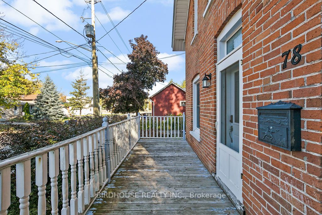 78 Albert St S