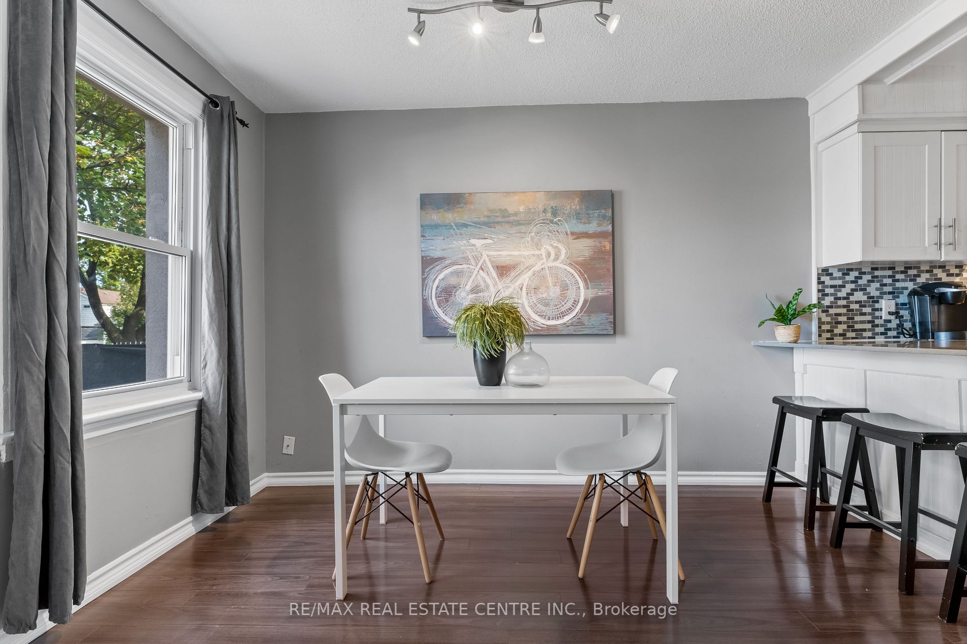 66 Vansitmart Ave