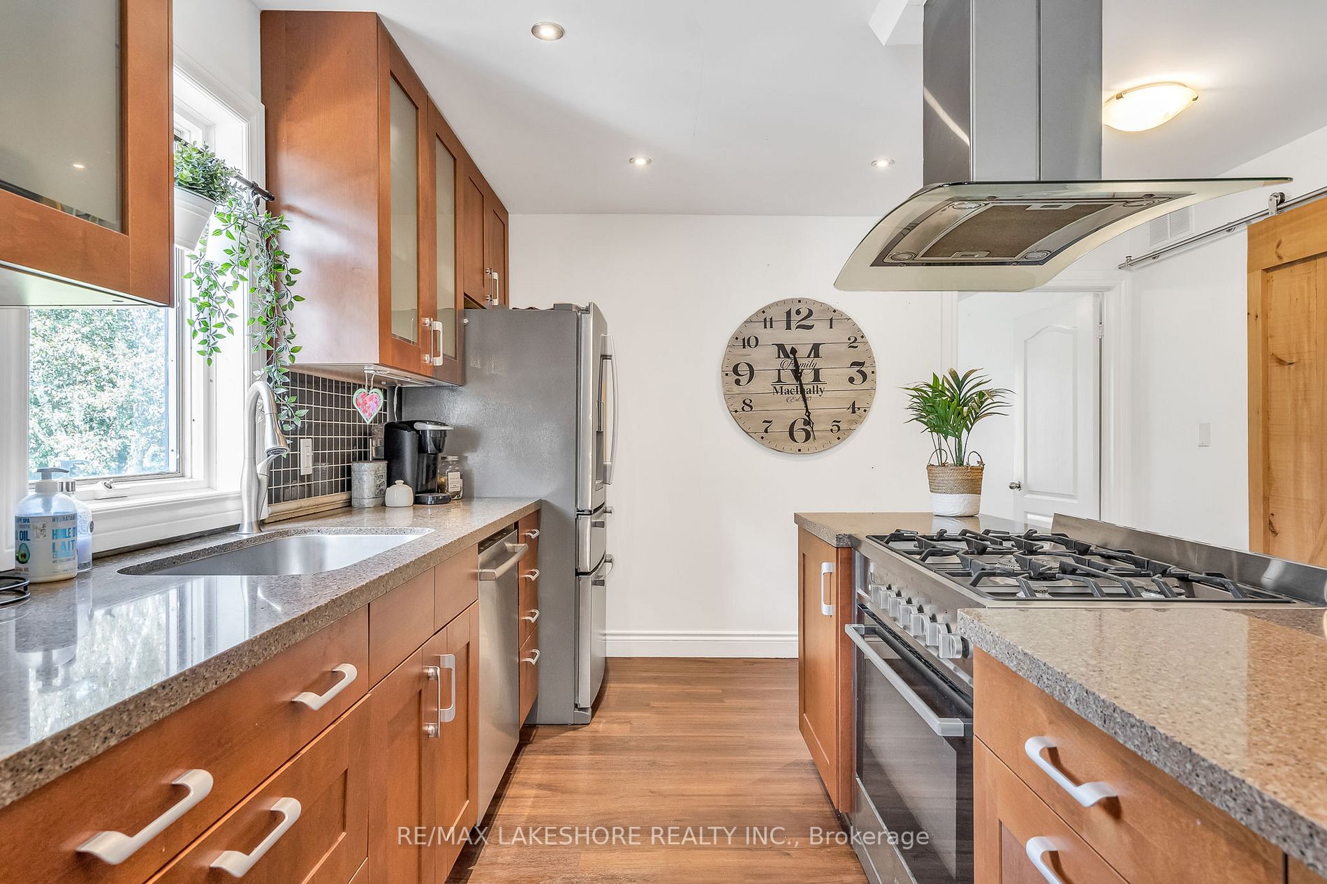 3842 Larose Cres
