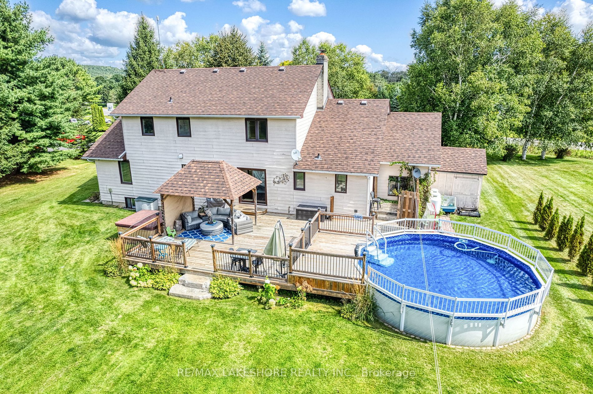 3842 Larose Cres