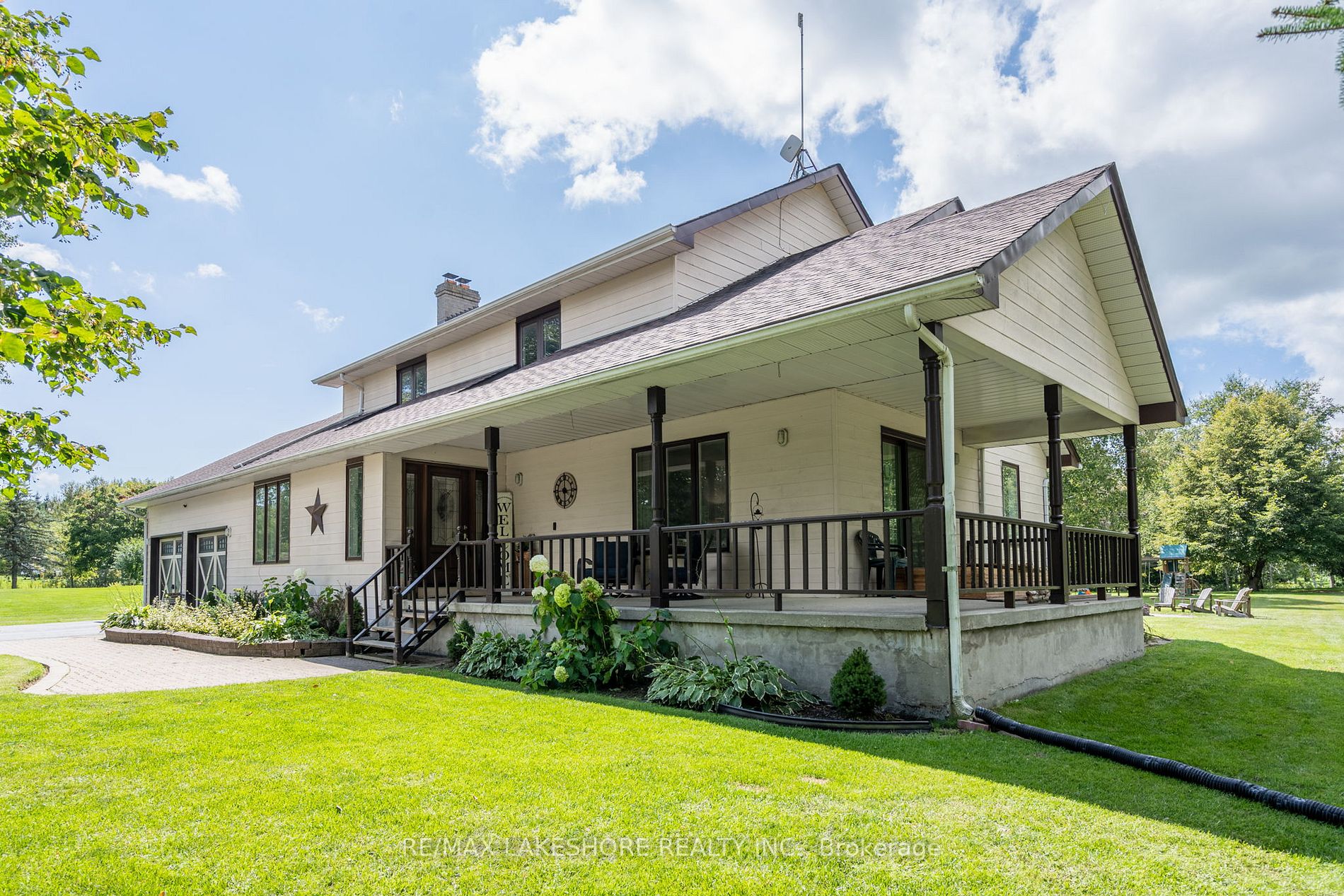 3842 Larose Cres