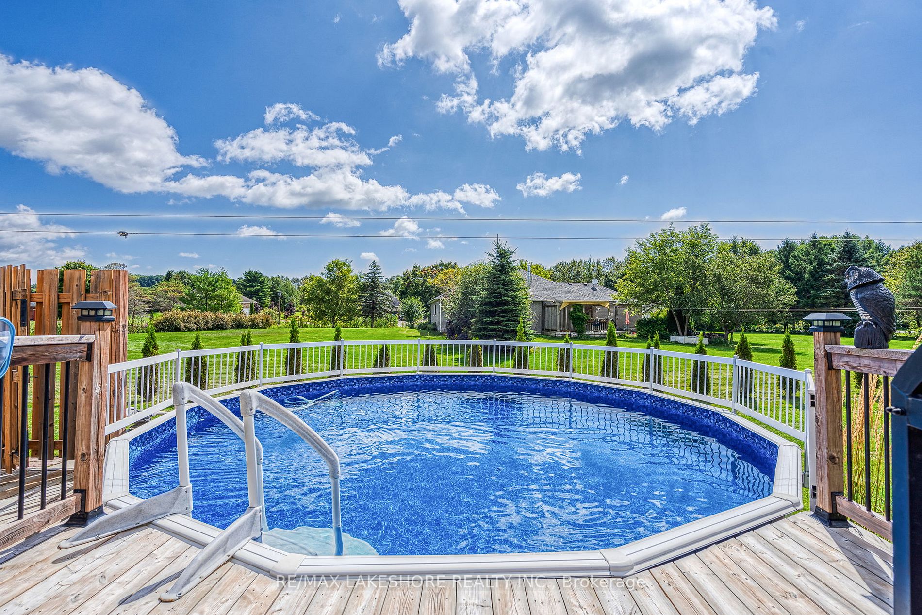 3842 Larose Cres