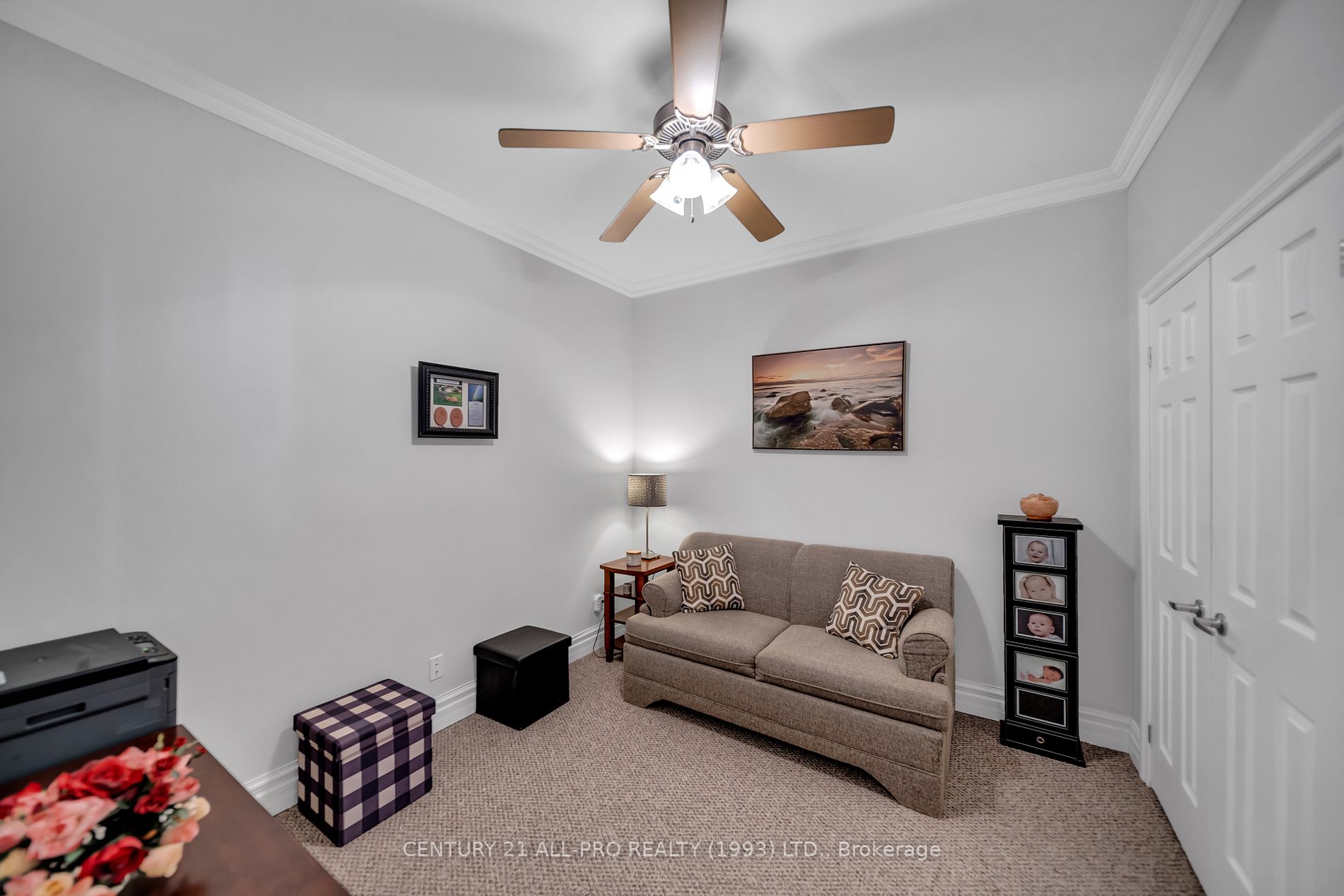 323 George St W, #207