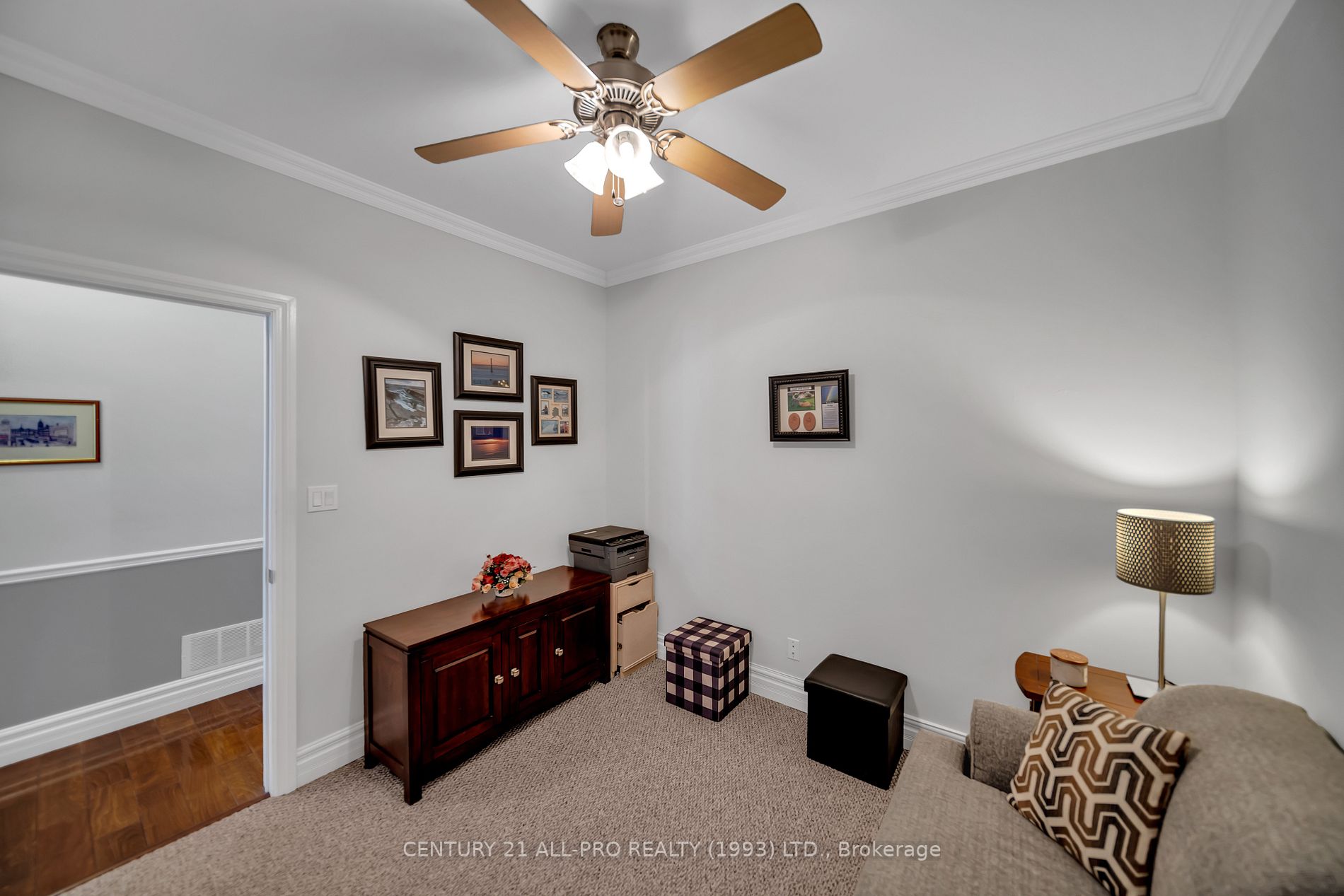 323 George St W, #207