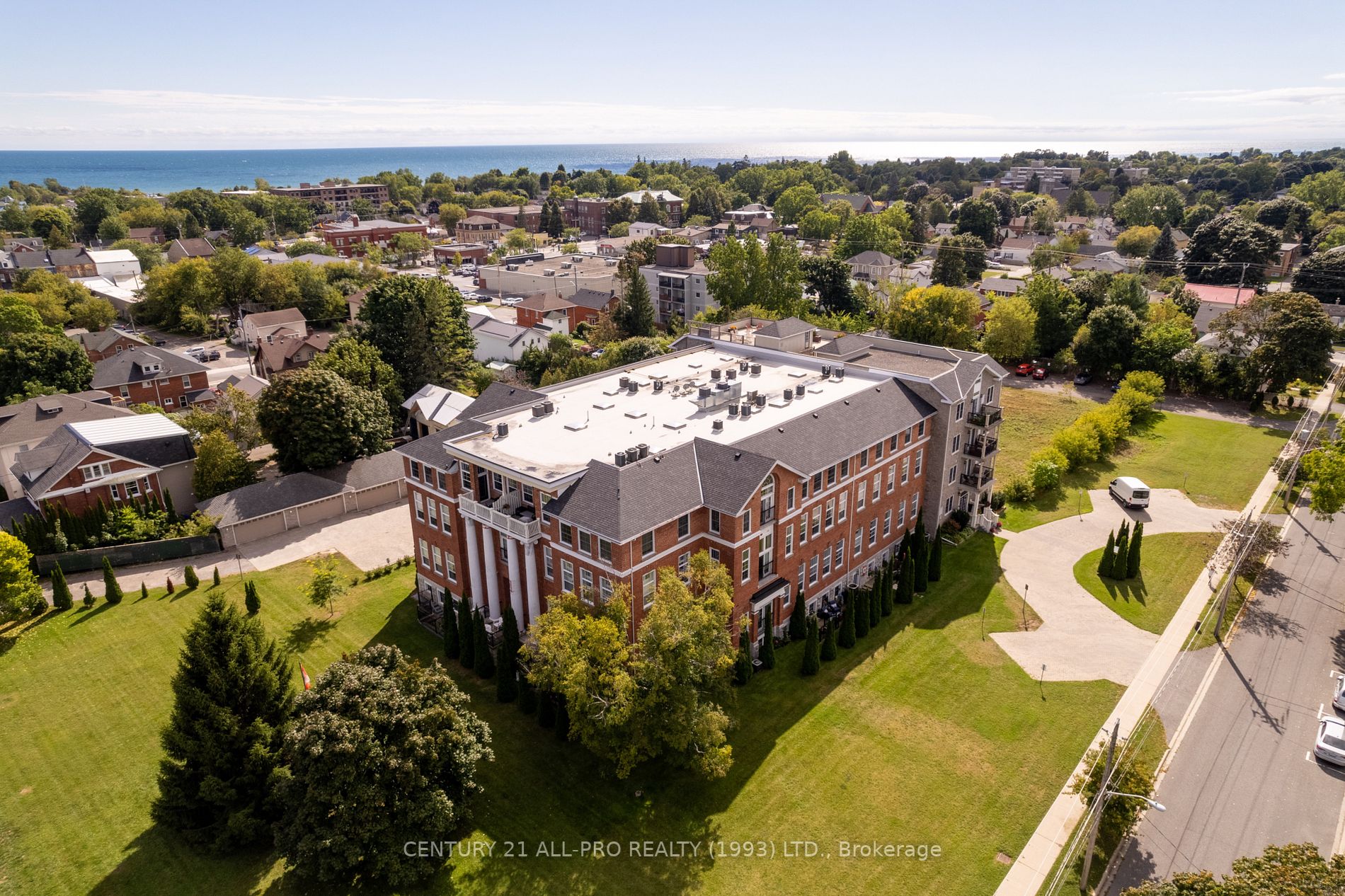 323 George St W, #207