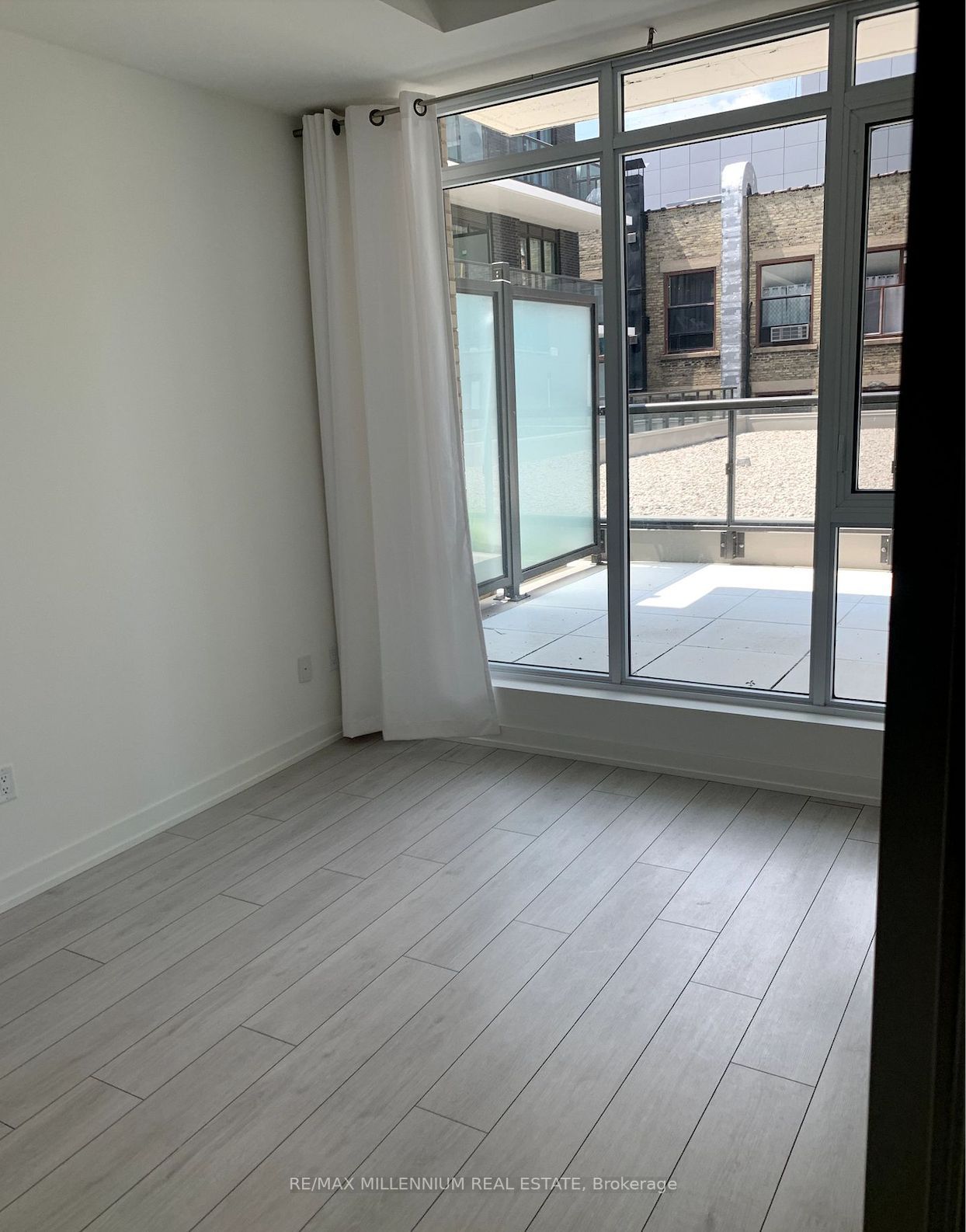55 Duke St W, #233