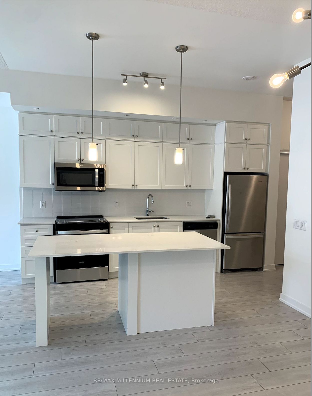 55 Duke St W, #233