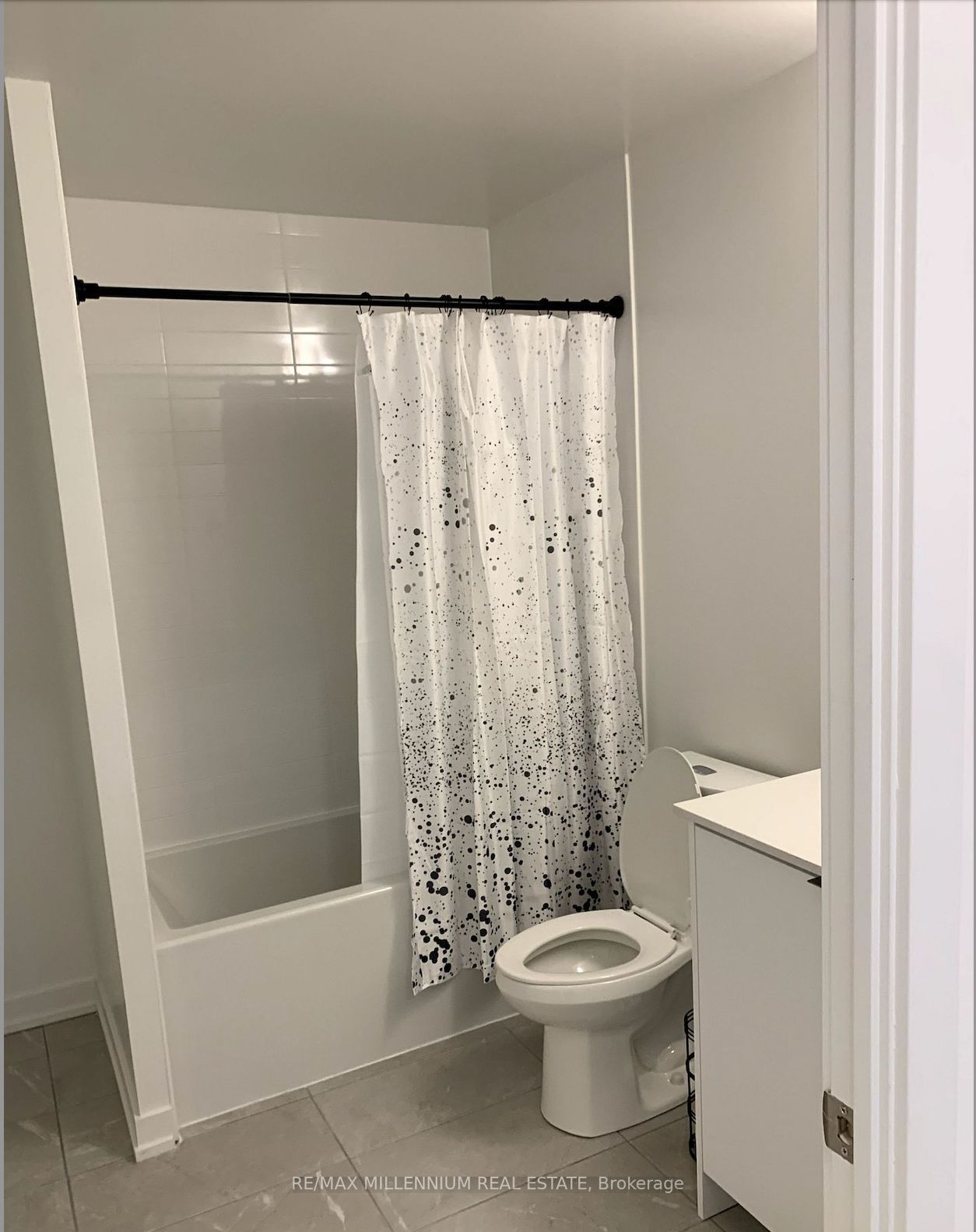 55 Duke St W, #233