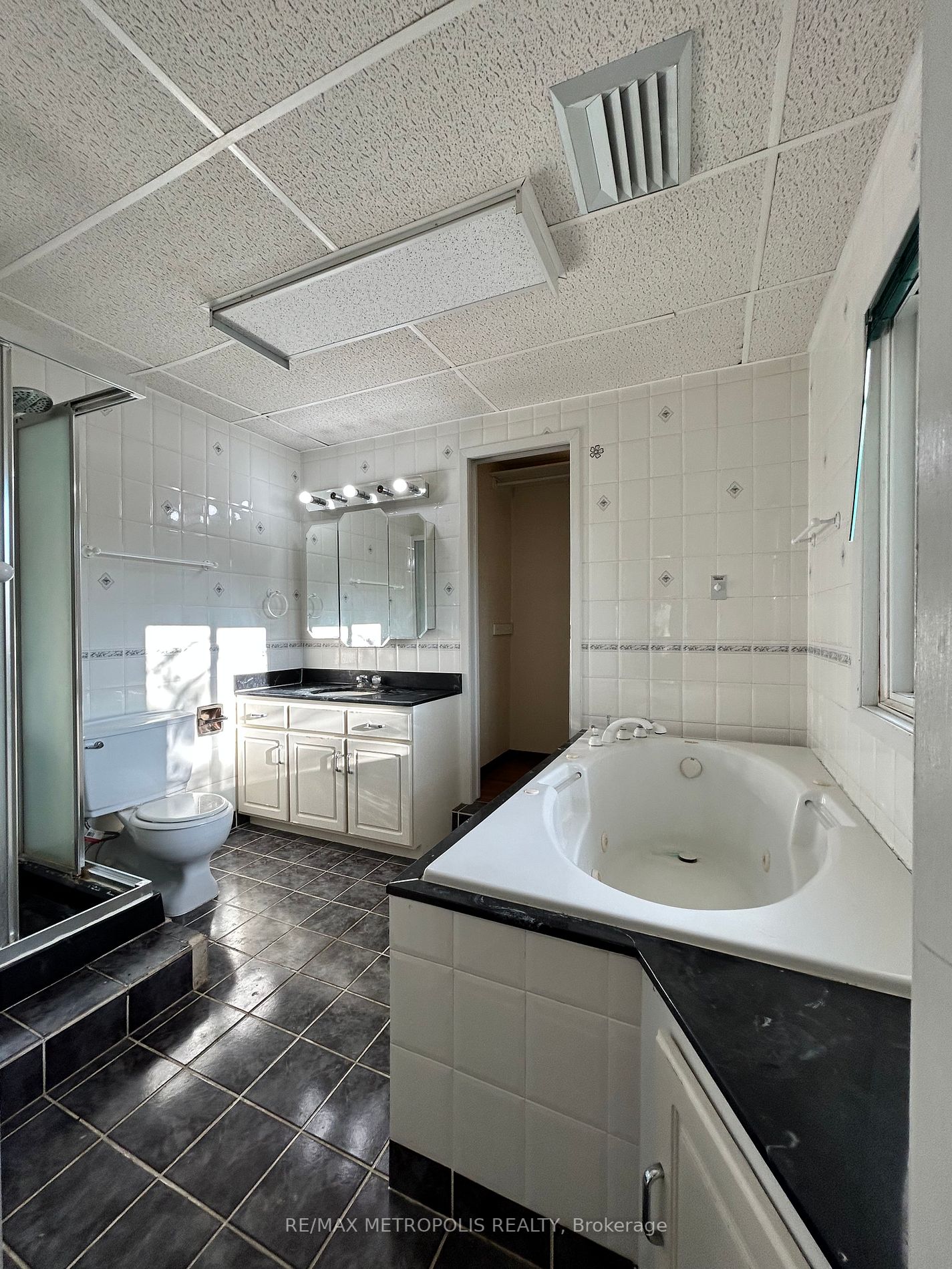 121 University Ave E, #17