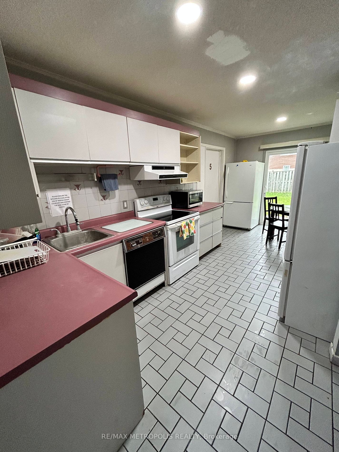 121 University Ave E, #17