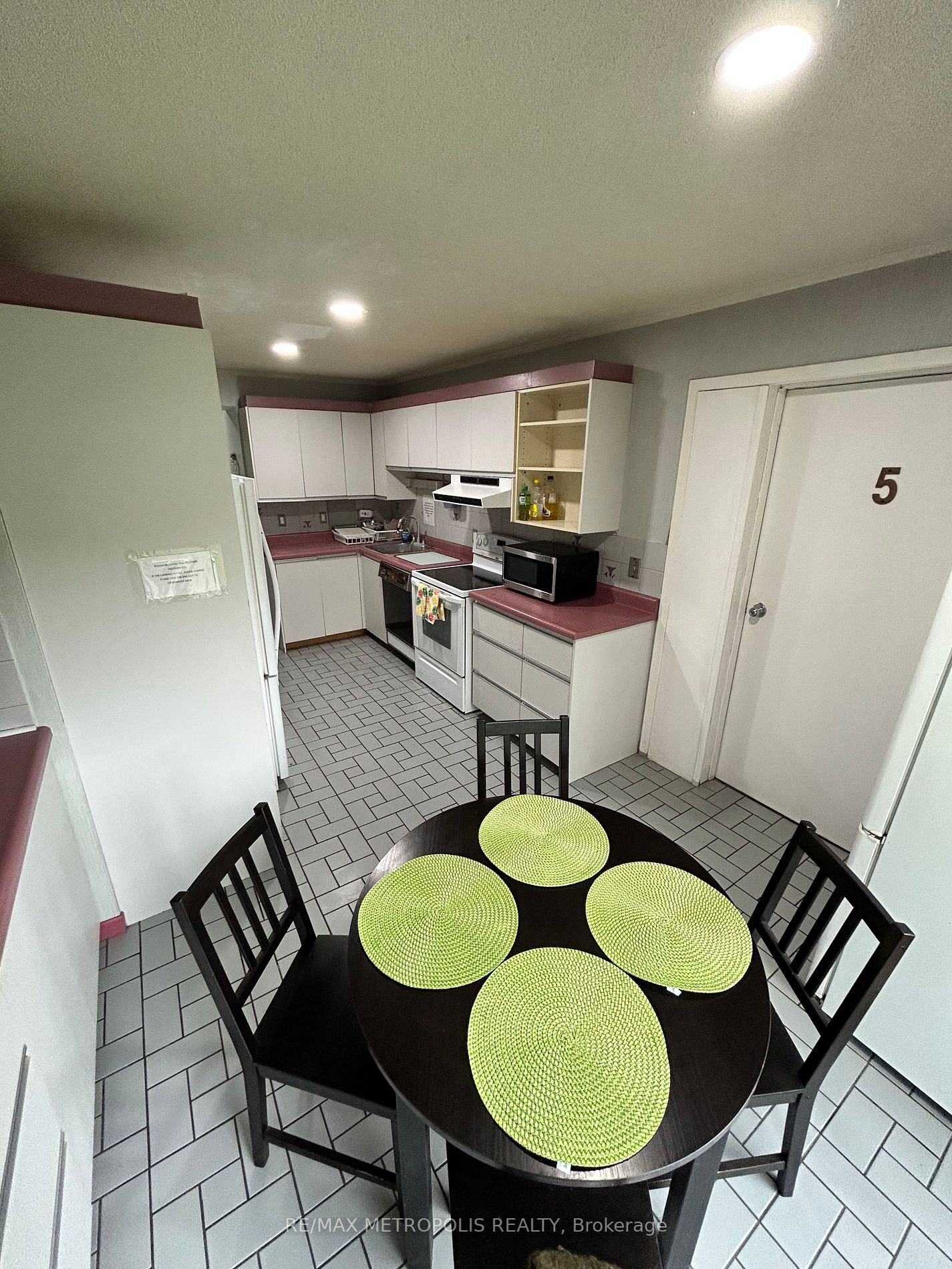 121 University Ave E, #17