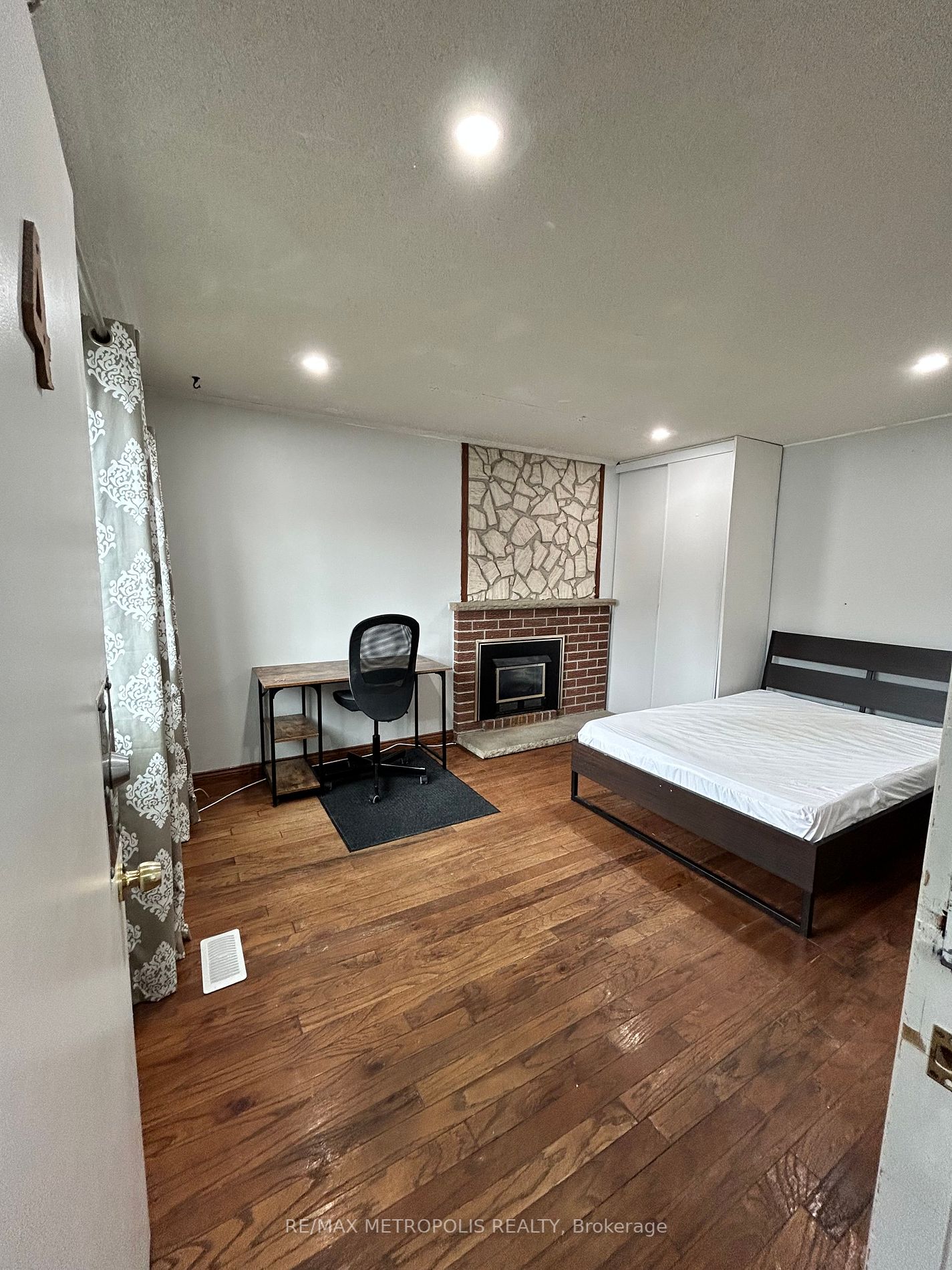 121 University Ave E, #17