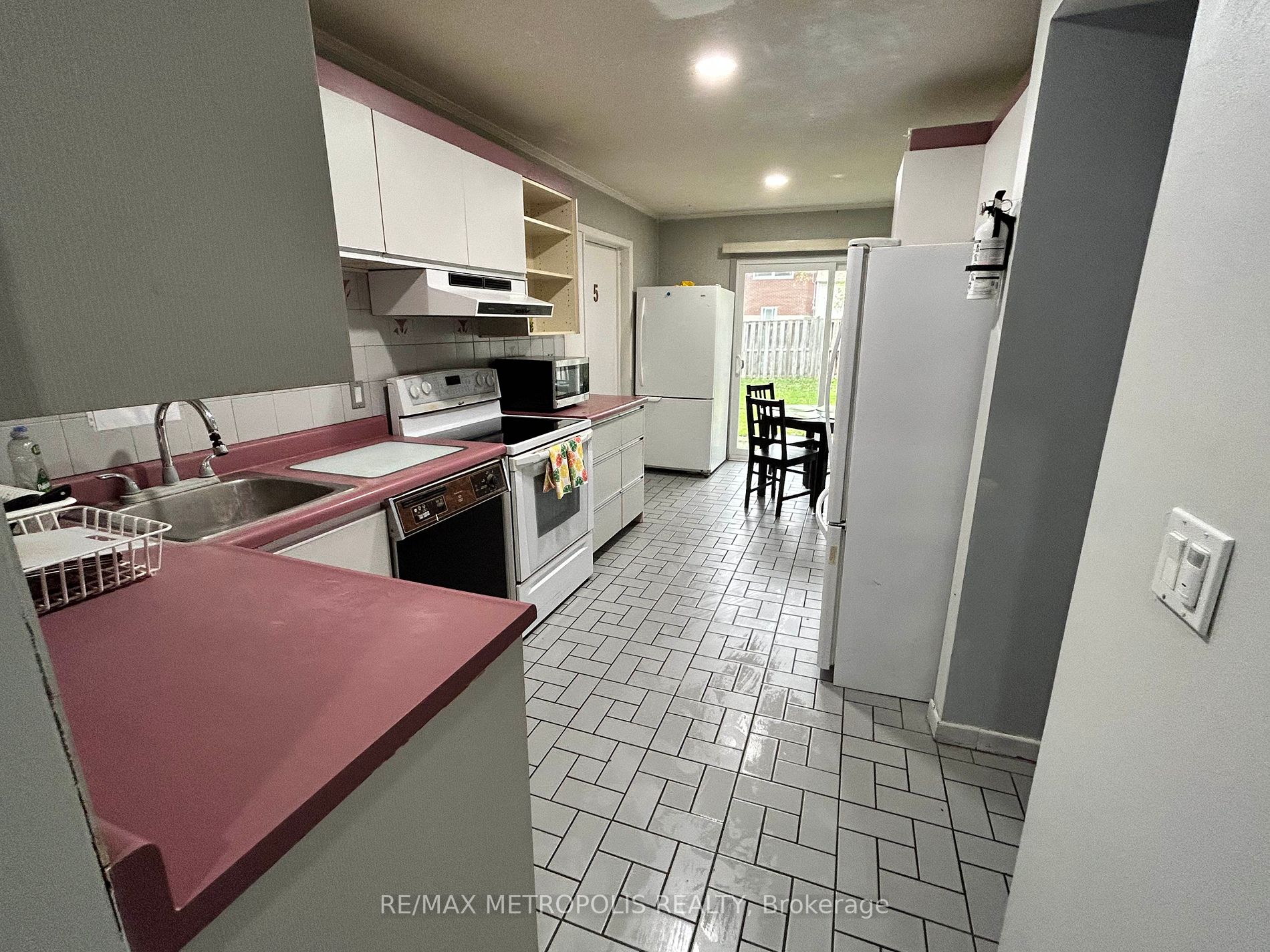 121 University Ave E, #17