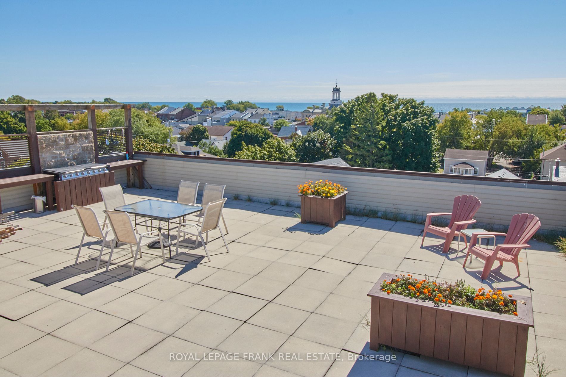 323 George St, #104
