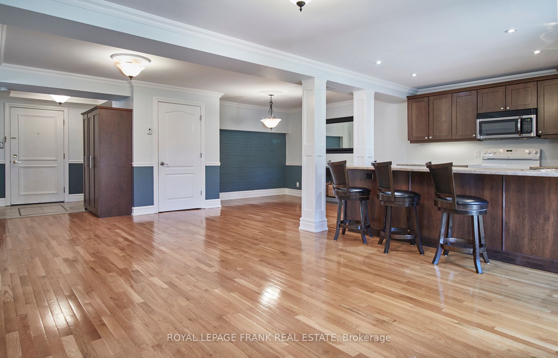 323 George St, #104