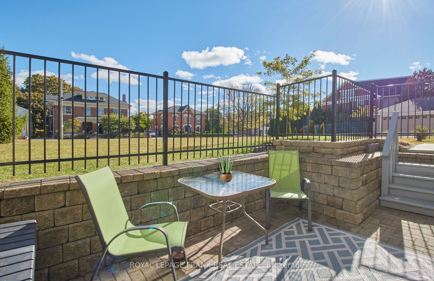 323 George St, #104