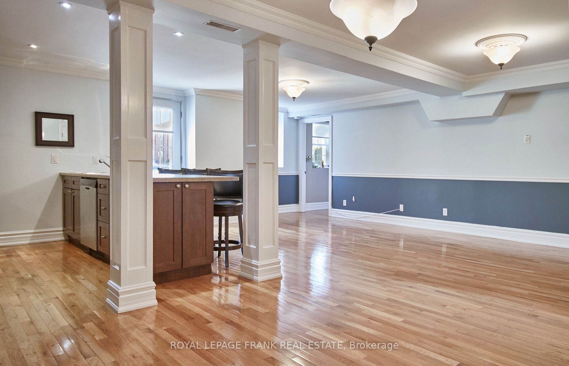 323 George St, #104