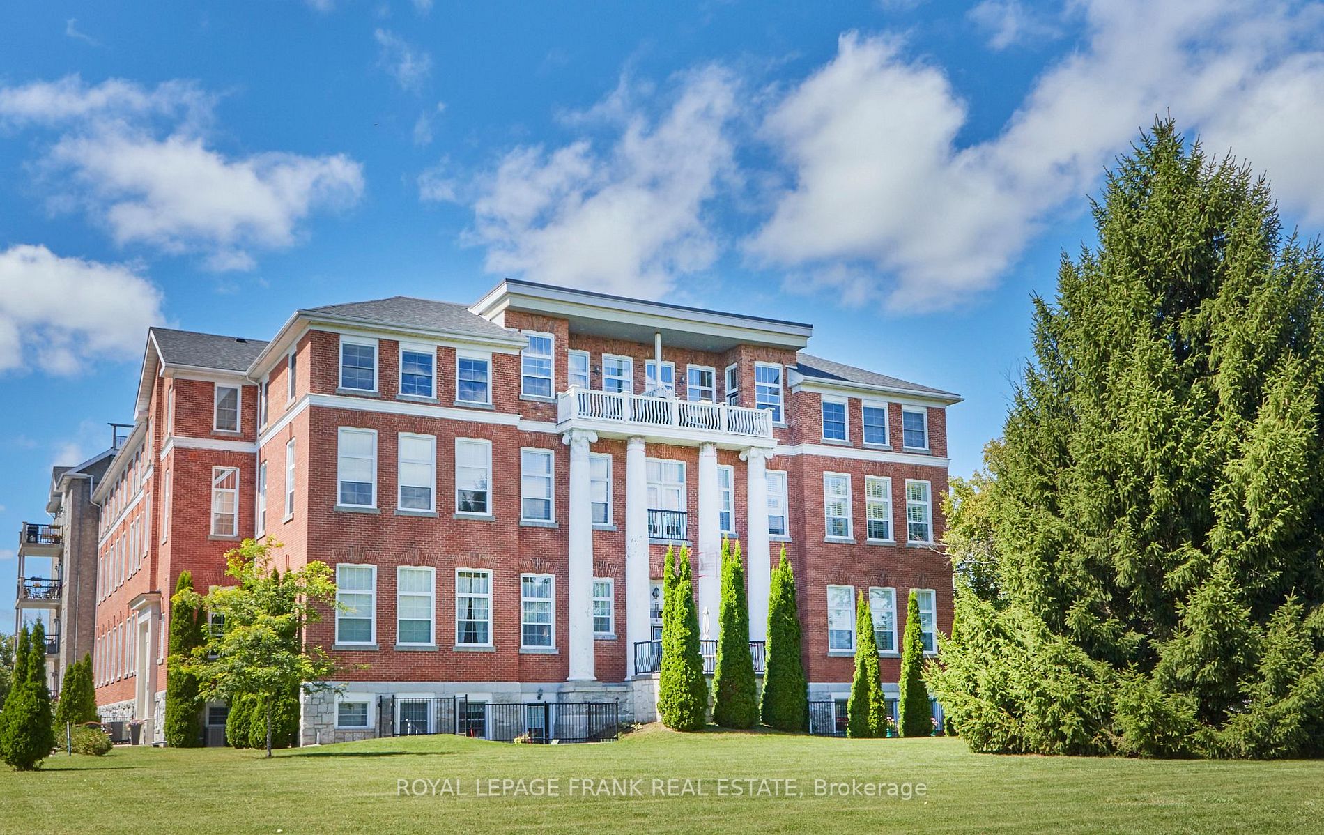 323 George St, #104