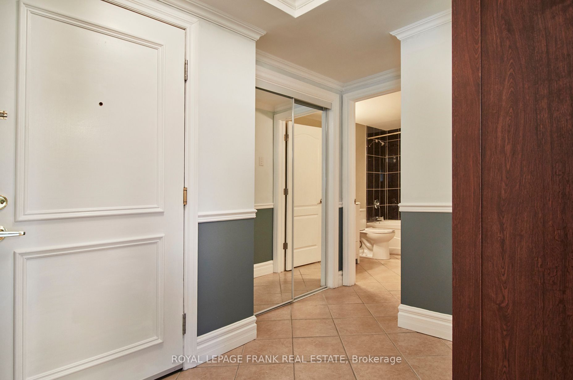 323 George St, #104