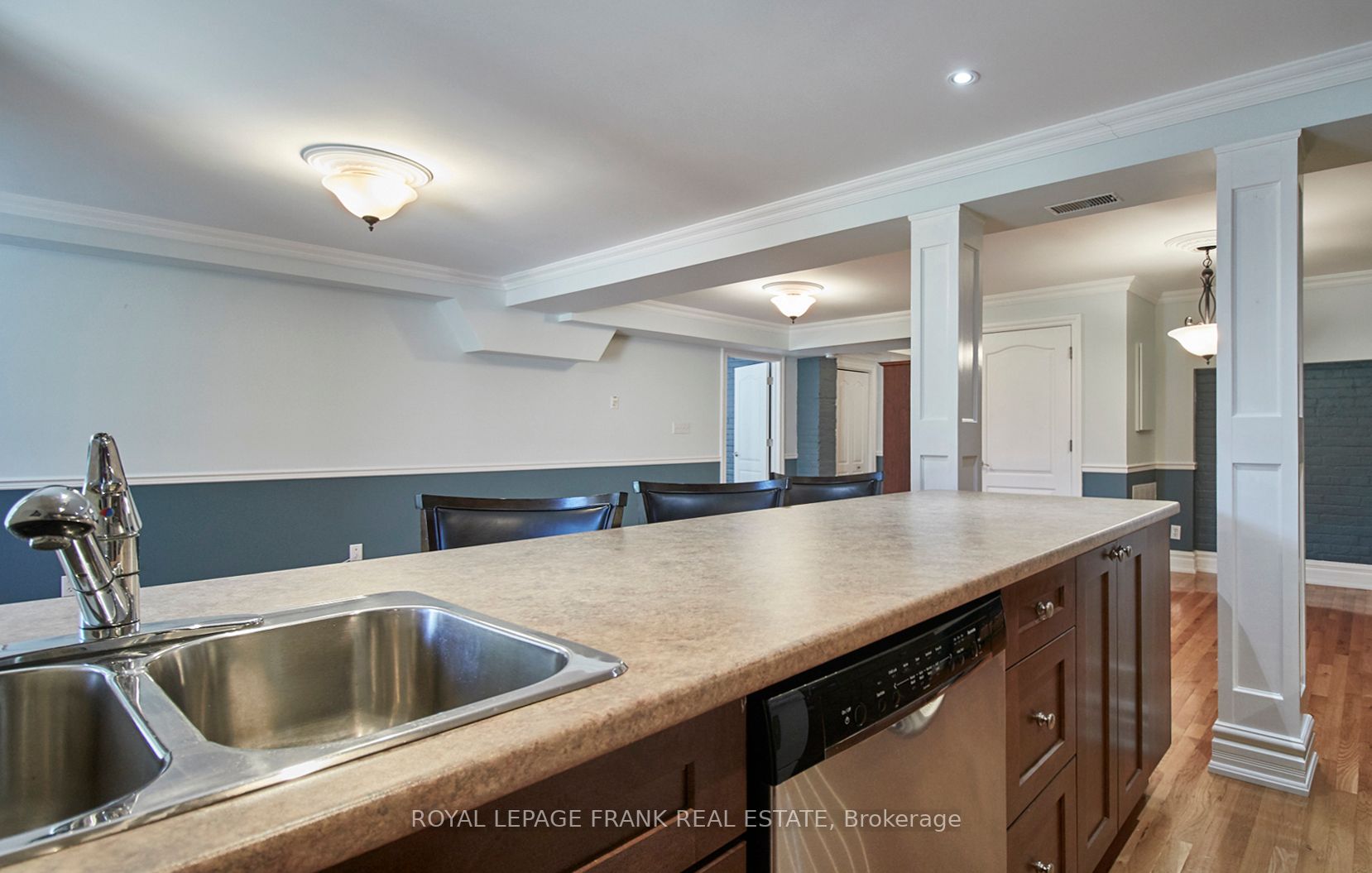 323 George St, #104