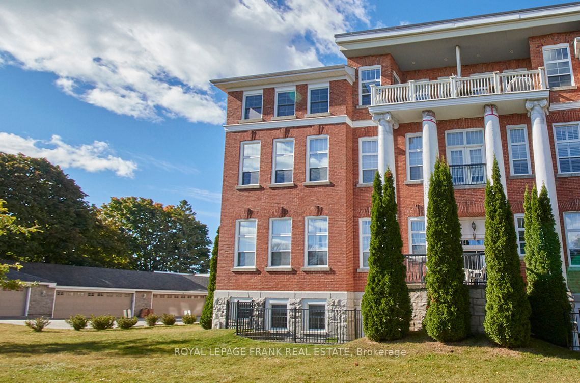 323 George St, #104