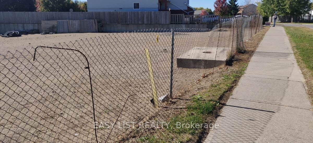 1 Ballantine St