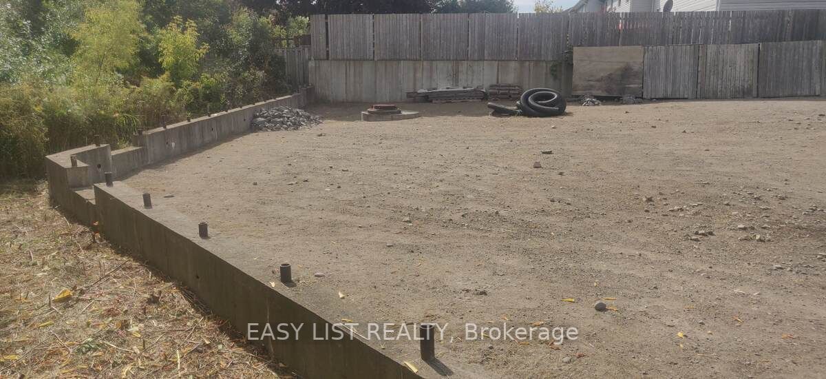 1 Ballantine St
