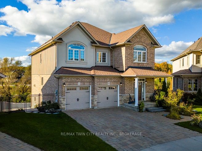 526 Walking Fern Crt