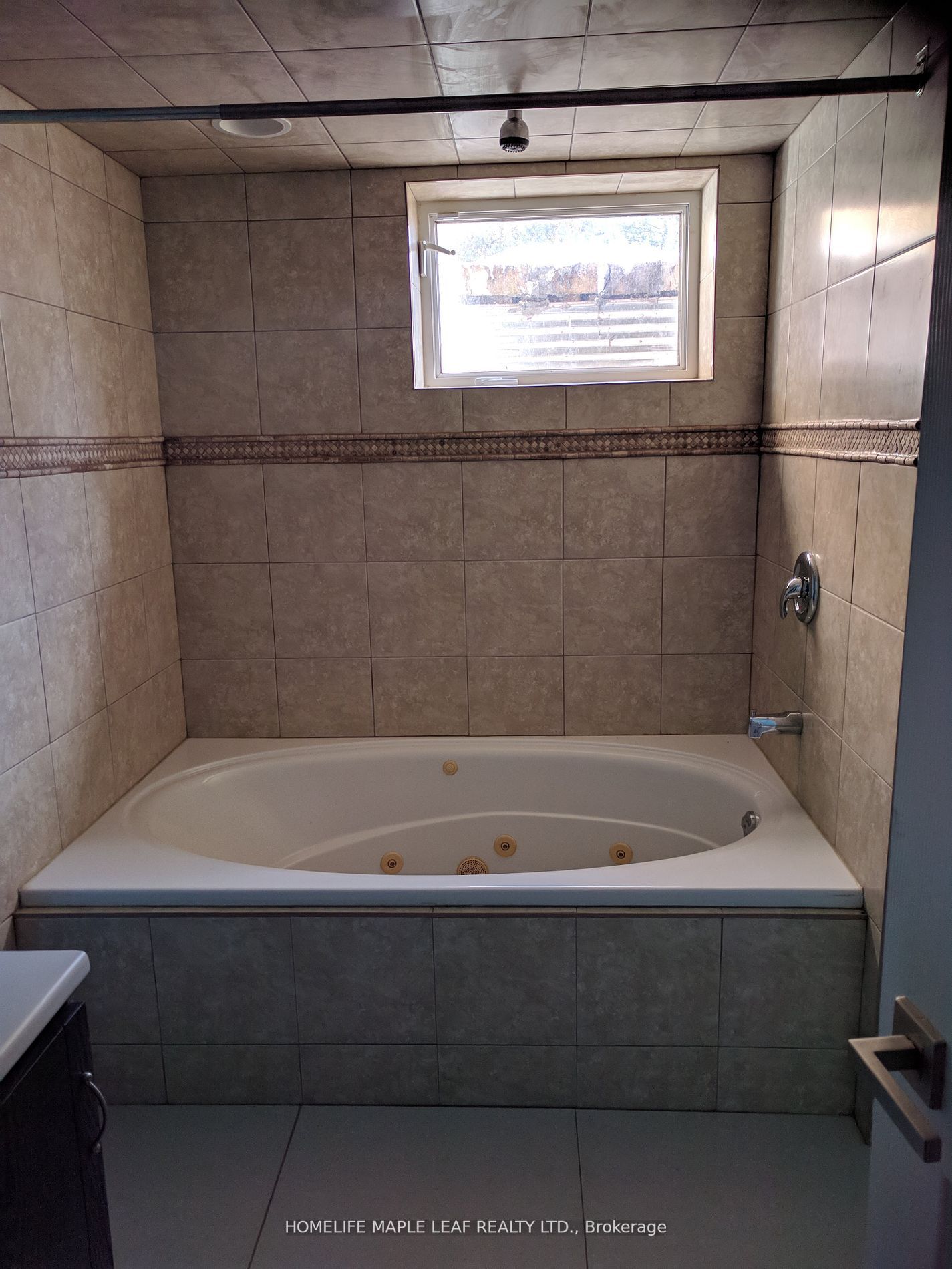 33 Maplewood Dr