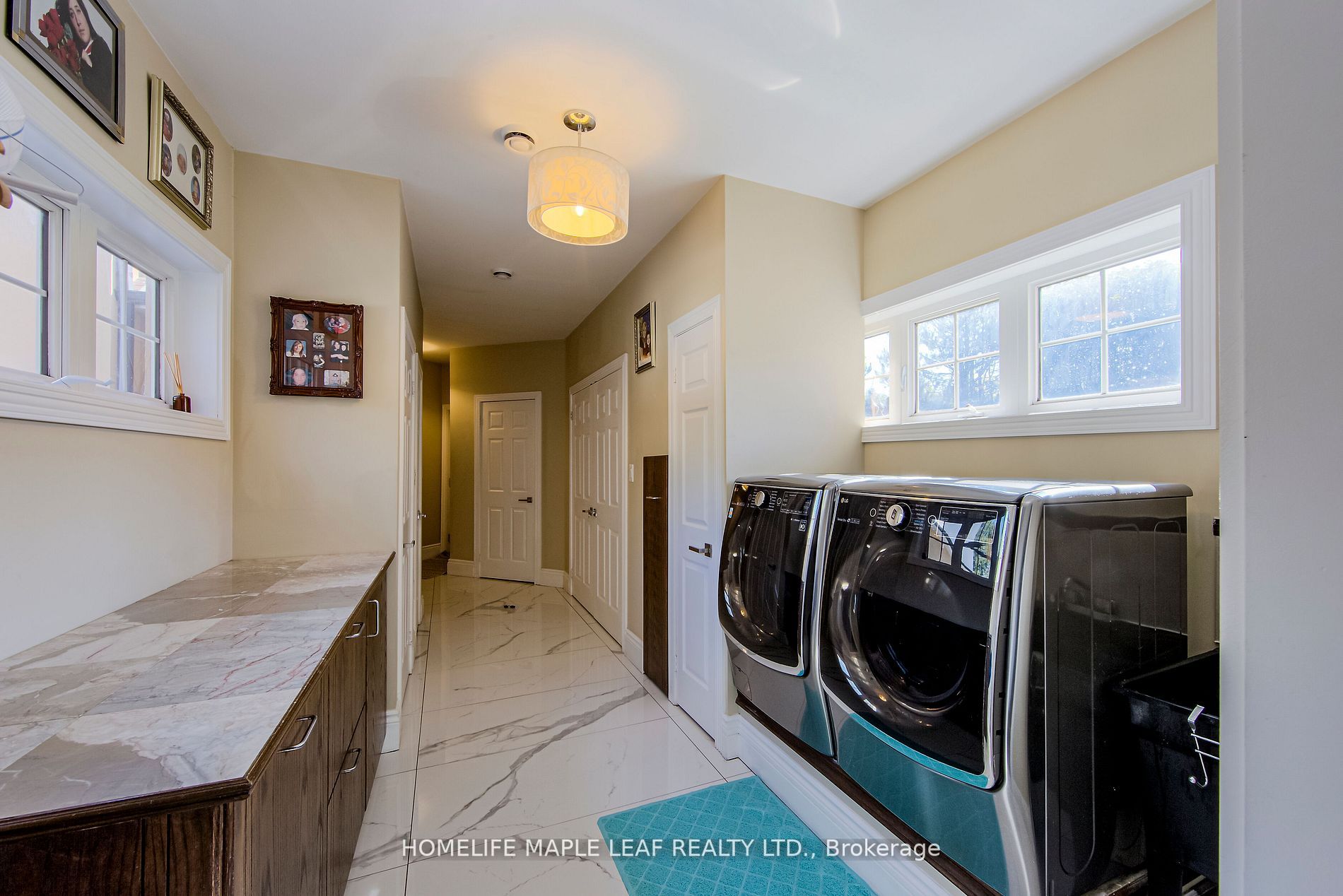33 Maplewood Dr