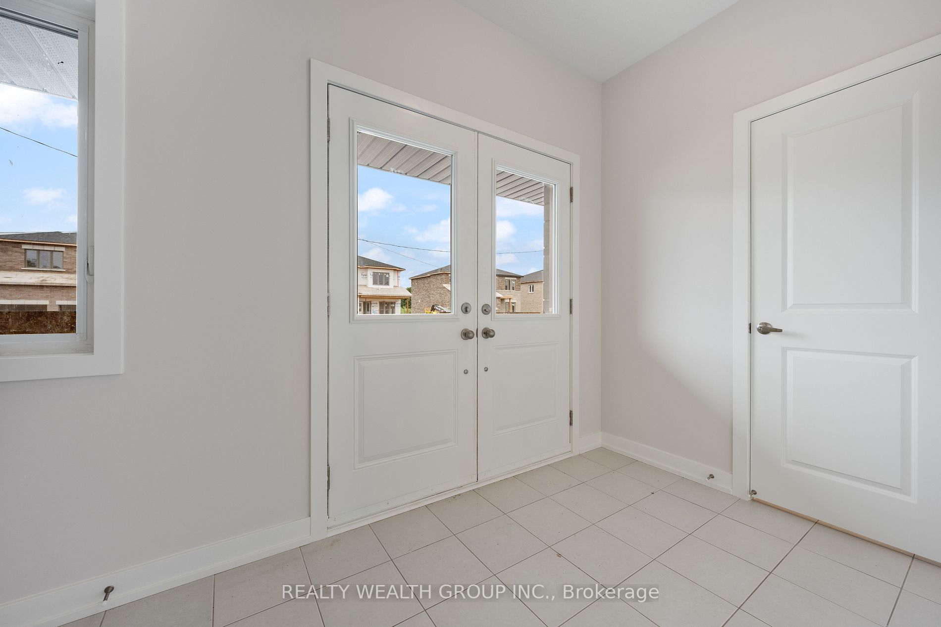 22 Tulip Cres N