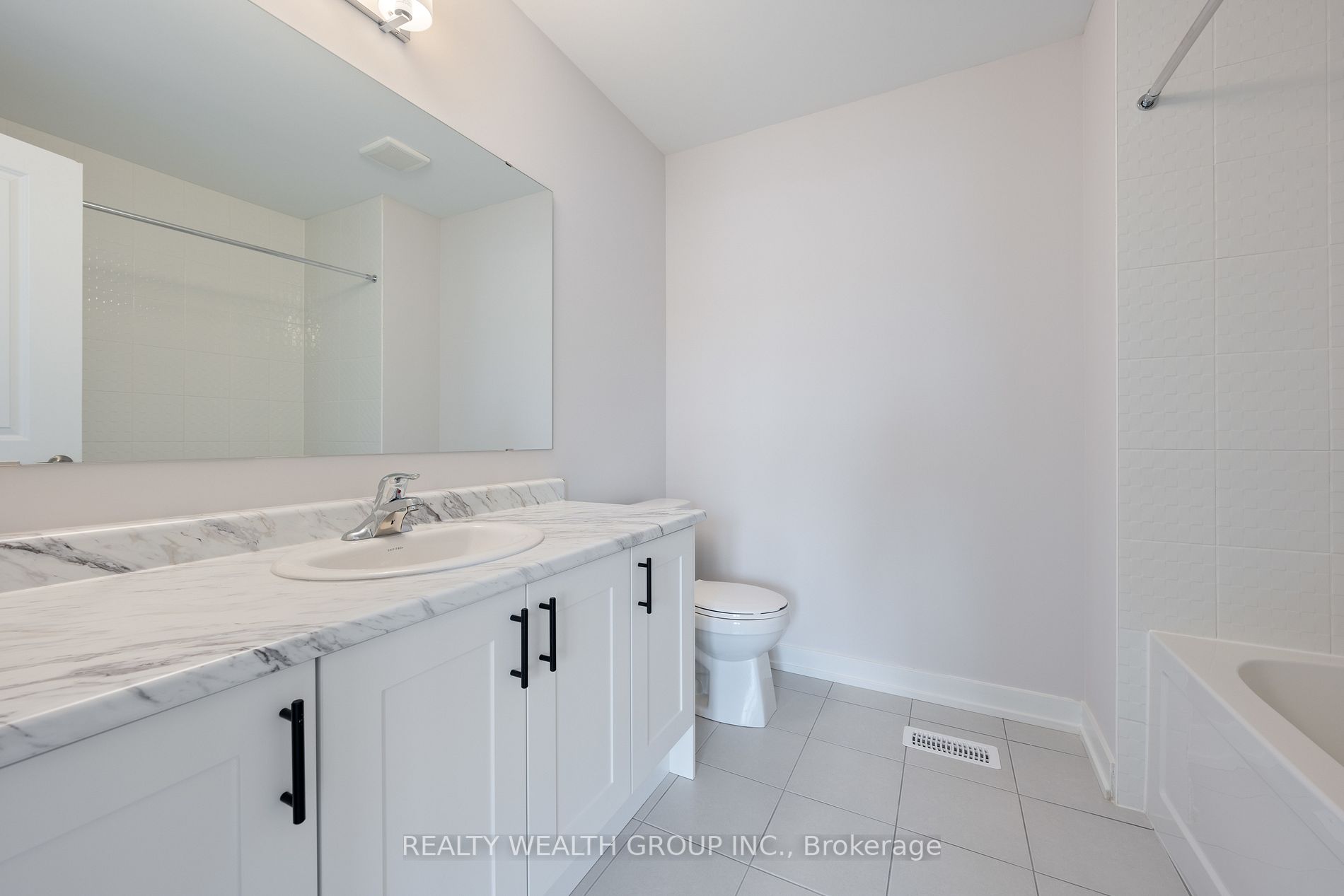 22 Tulip Cres N