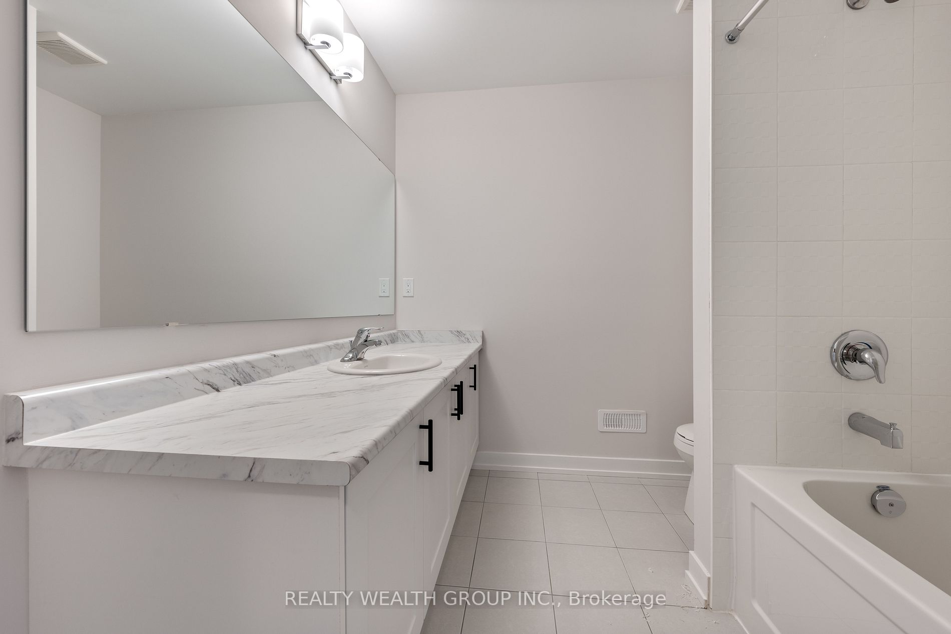 22 Tulip Cres N