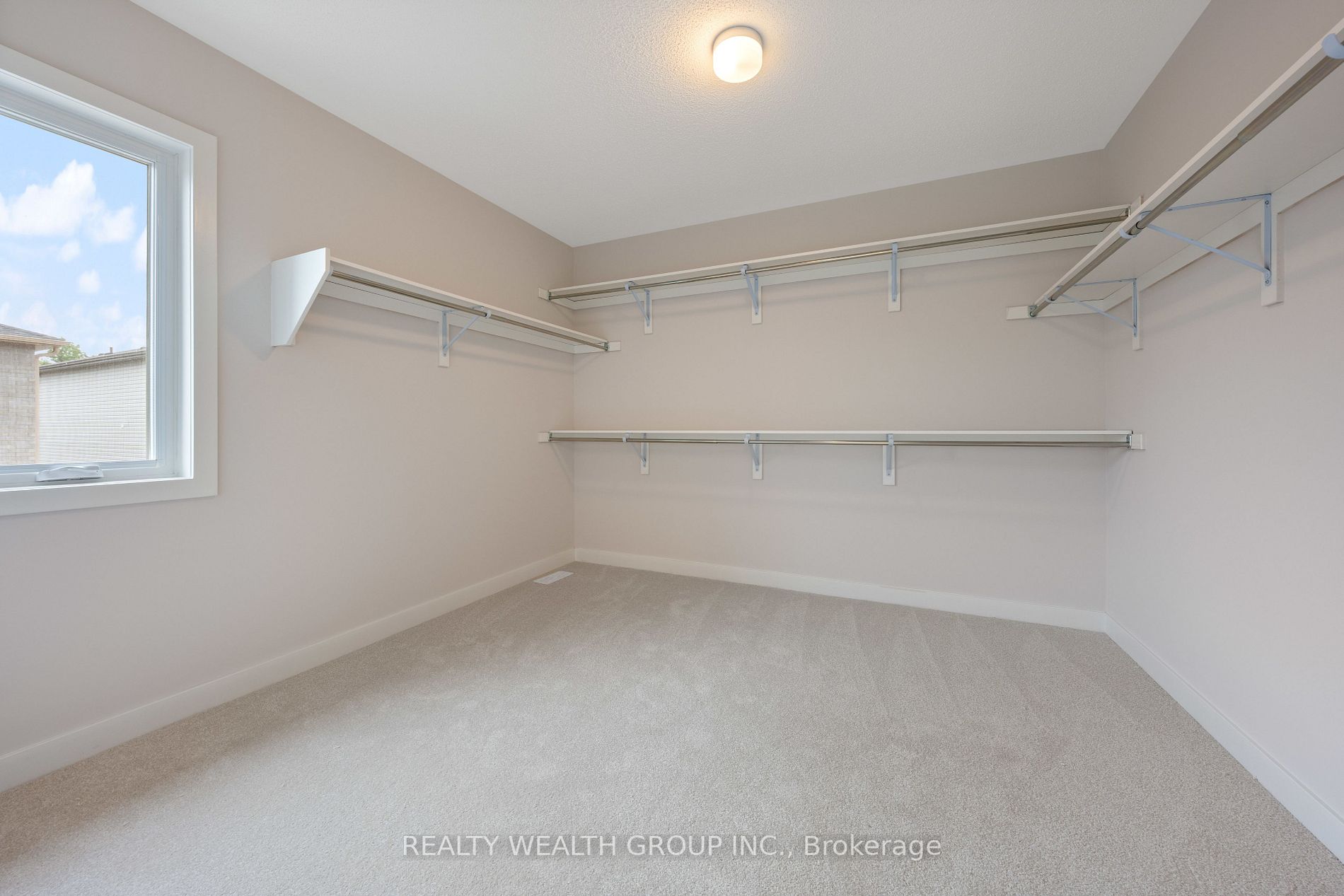 22 Tulip Cres N
