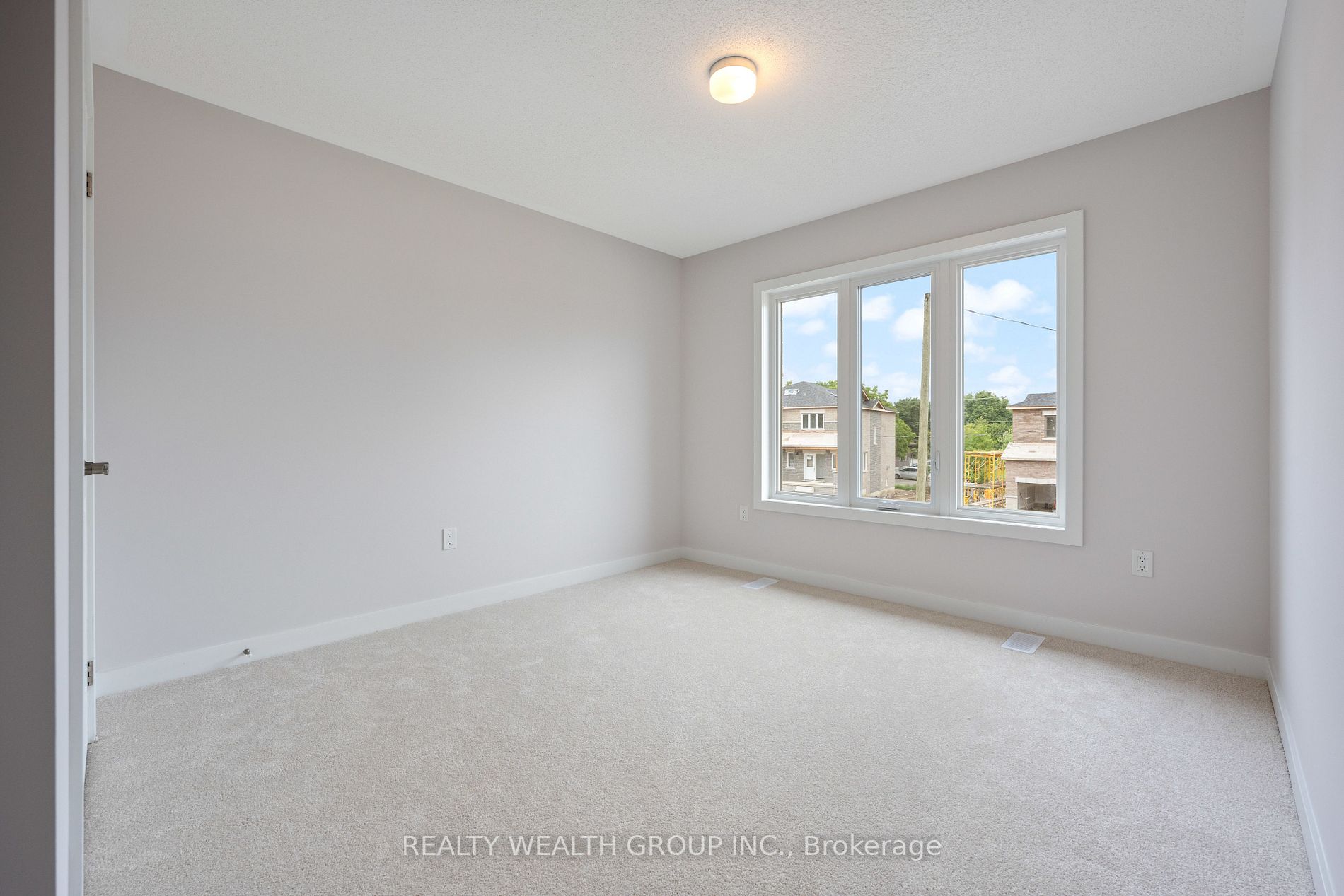 22 Tulip Cres N