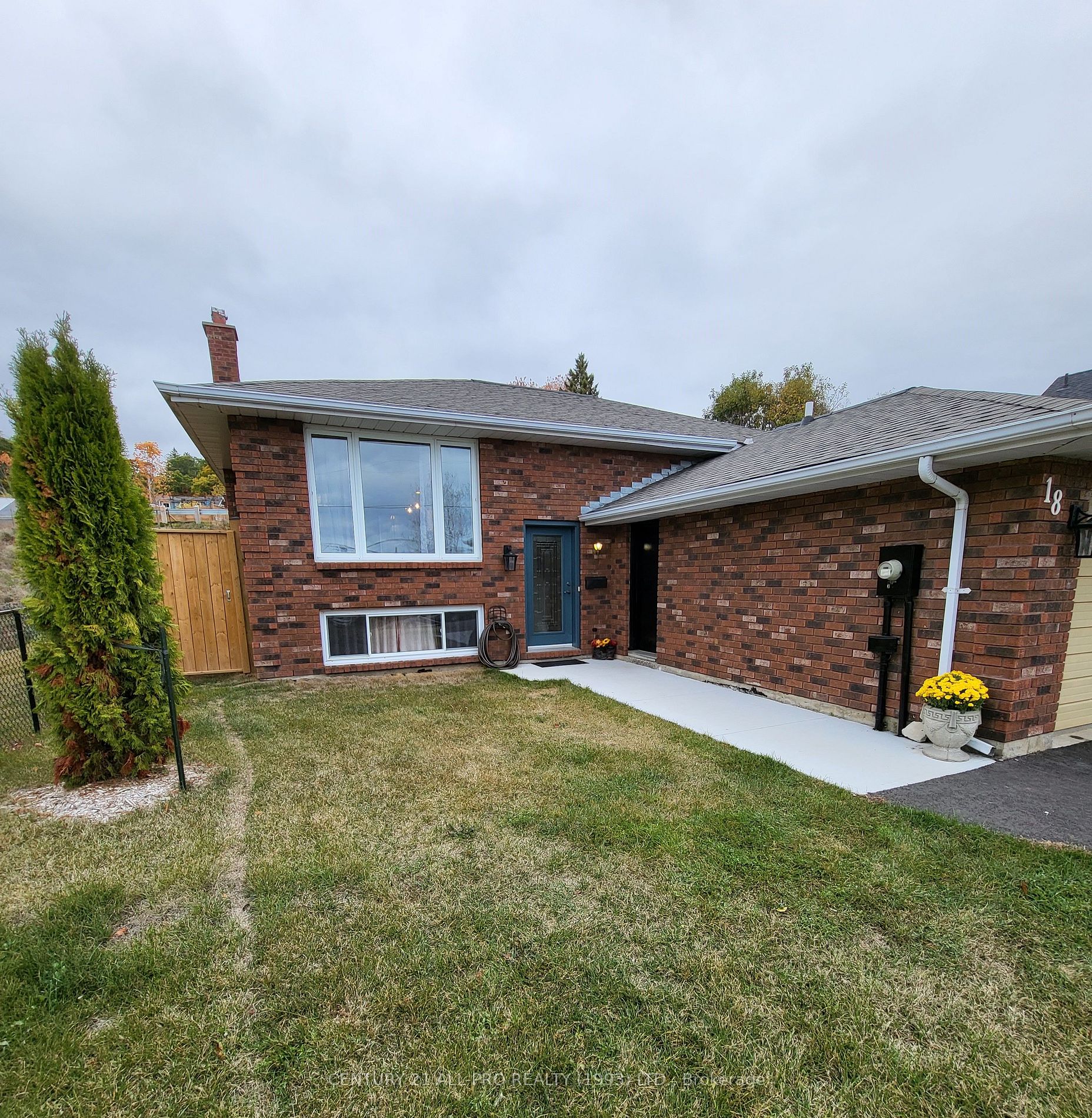 18 Alexander St