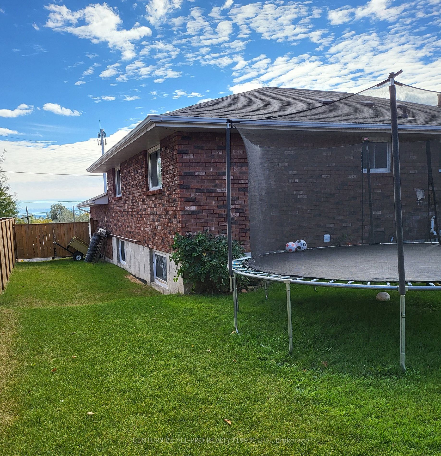 18 Alexander St