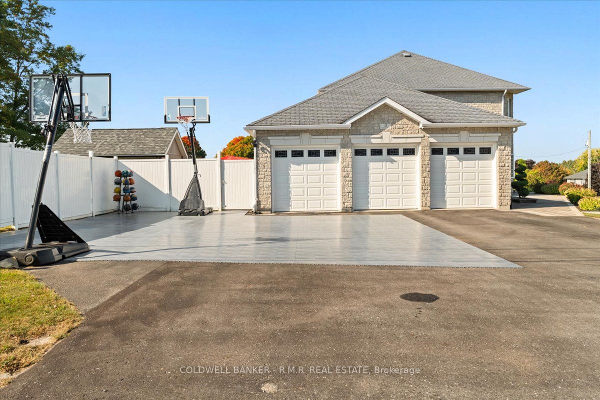 17 Sunset Dr