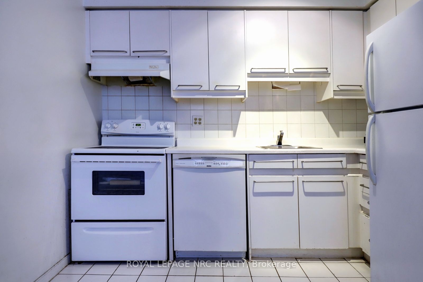 36 James St S, #503
