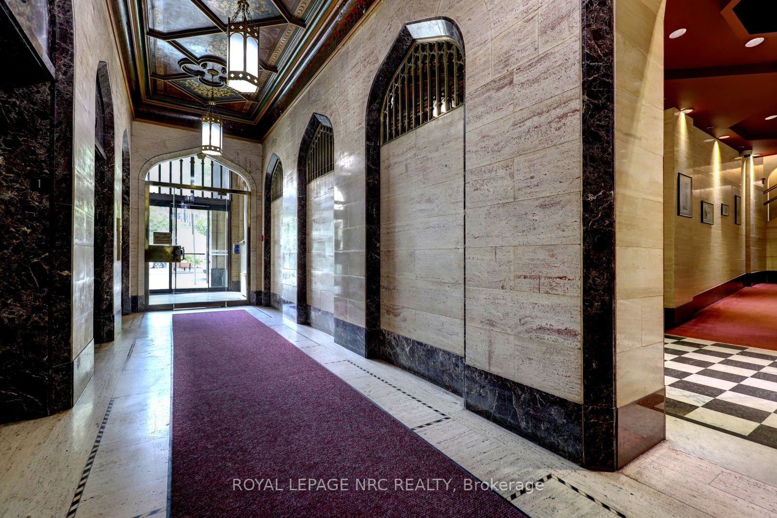 36 James St S, #503