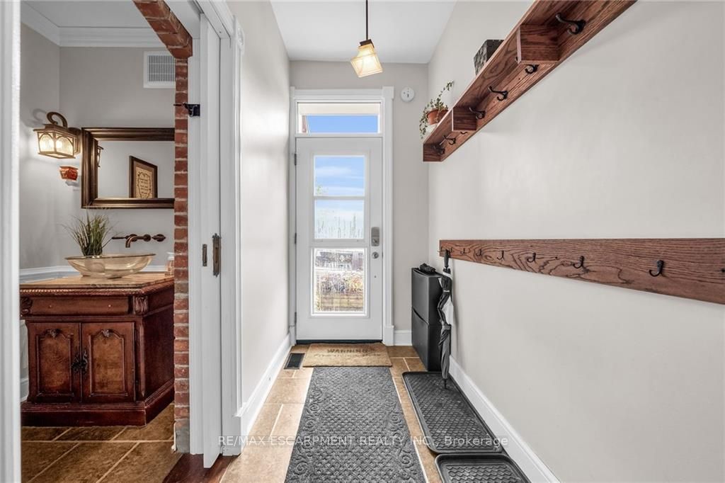 65 Main St S